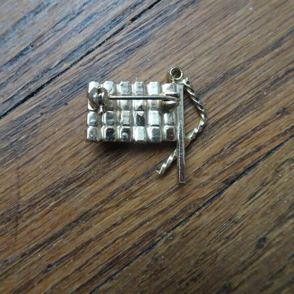 Vintage Canada Flag Brooch 1970s - Picture 4 of 4